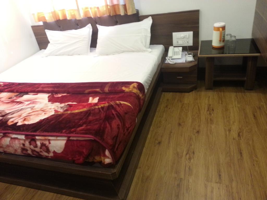 Hotel Oasis Mumbai Szoba fotó