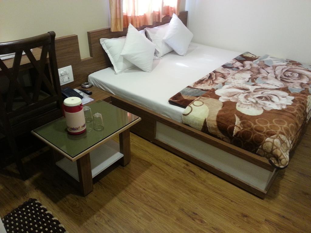 Hotel Oasis Mumbai Szoba fotó